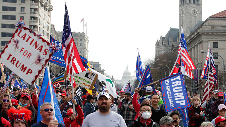 Μεγάλη διαδήλωση οπαδών του Τραμπ στην Ουάσιγκτον: «Τέσσερα χρόνια ακόμα»…