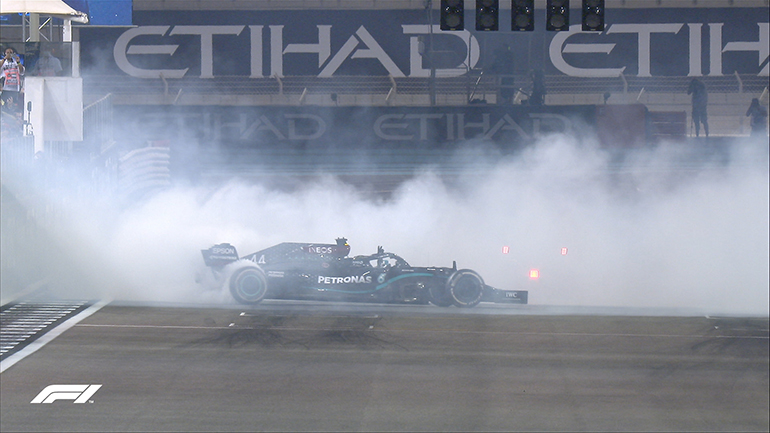 Ο Hamilton τερμάτισε τρίτος κάνοντας donuts πανηγυρίζοντας (για ακόμα μία φορά) τον φετινό τίτλο