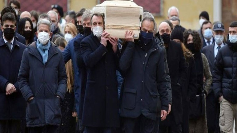 Λήστεψαν το σπίτι του Ρόσι την ώρα της κηδείας