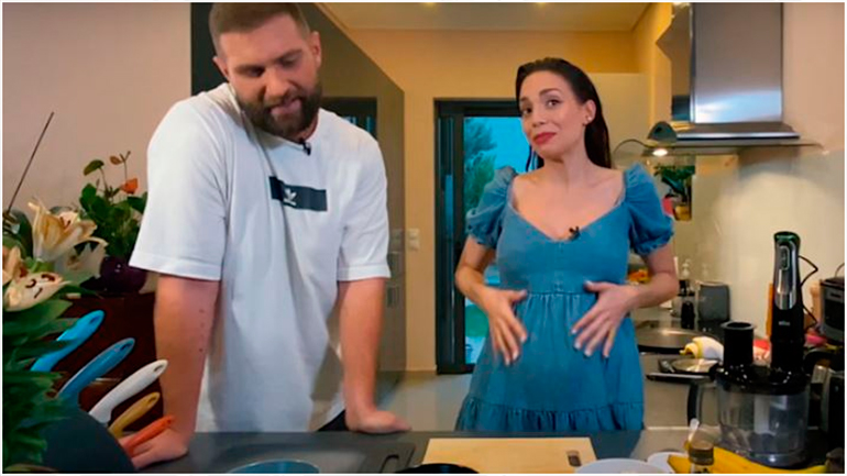 Η Κρυσταλλία Ρήγα μπήκε στην κουζίνα και έφτιαξε pancakes μια ανάσα πριν από τον τοκετό