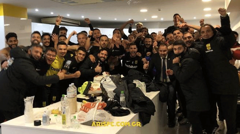 Ξέφρενοι πανηγυρισμοί στα αποδυτήρια του Άρη!