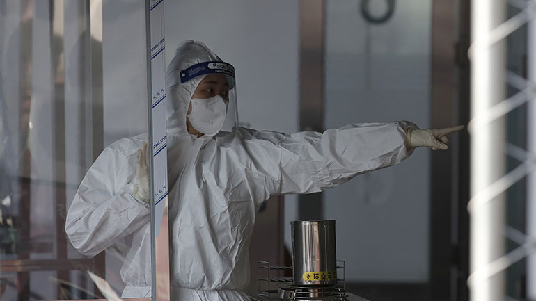 Ο πρόεδρος της Ν. Κορέας προειδοποιεί για αυστηρότερους περιορισμούς λόγω των αυξημένων κρουσμάτων κορωνοϊού