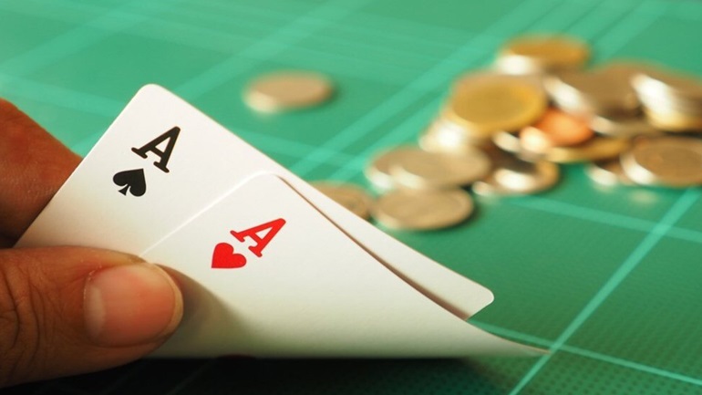 Πάτρα: Συνελήφθησαν 29 άτομα για τυχερά παιχνίδια με ζάρια