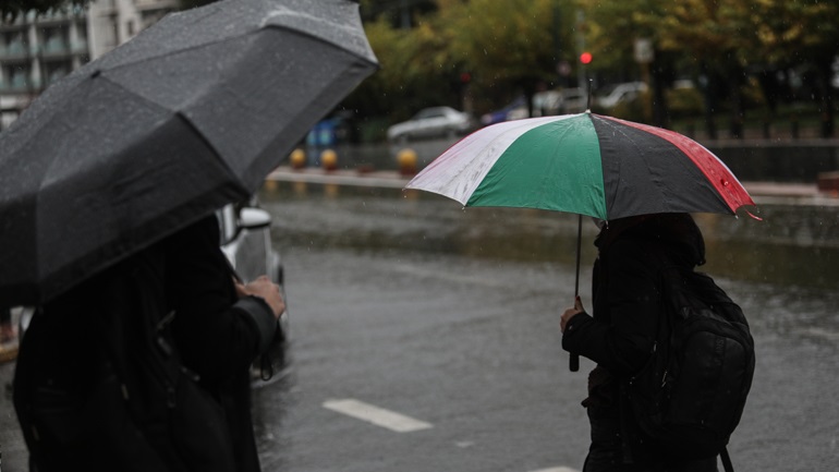 O καιρός: Βροχές, καταιγίδες και πτώση της θερμοκρασίας