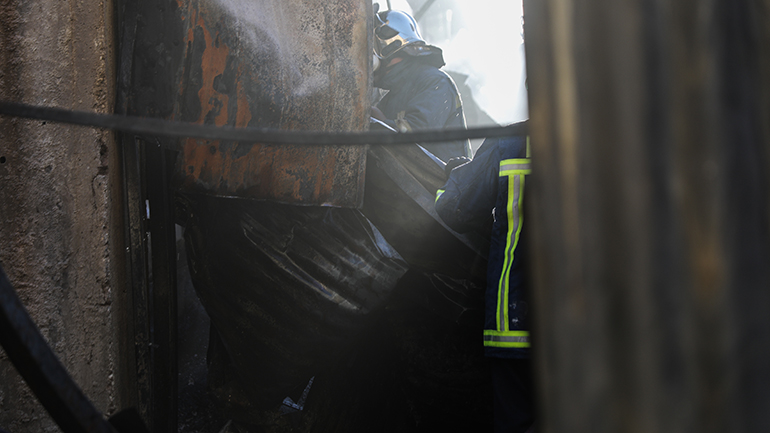 Πάτρα: Ατύχημα με διαρροή χημικής ουσίας σε εργοστάσιο – Απεγκλωβίστηκε εργαζόμενος χωρίς τις αισθήσεις του