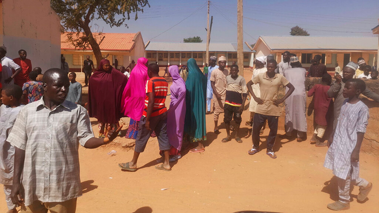 Νιγηρία: Συνεχίζονται οι έρευνες για τον εντοπισμό 300 και πλέον μαθητών που απήχθηκαν από ενόπλους