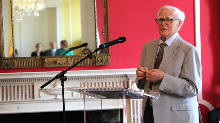 Πέθανε στα 89 του χρόνια ο συγγραφέας Τζον Λε Καρέ