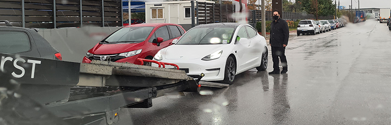 Εφεξής στη Νίκαια θα γίνεται η συντήρηση και η φανοποιία των αυτοκινήτων της Tesla