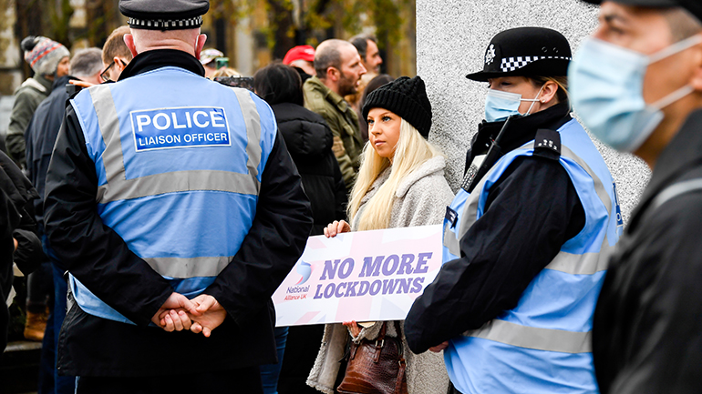 Σκληρό lockdown στο Λονδίνο για τον περιορισμό της πανδημίας