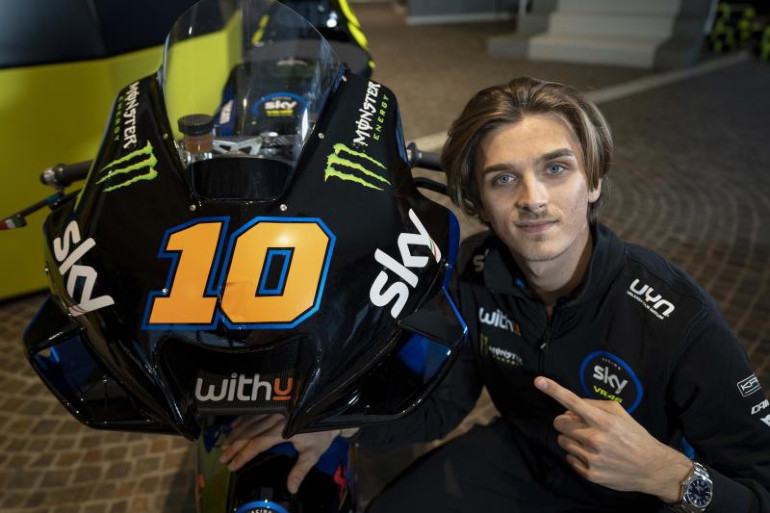 Με μοτοσικλέτα της Ducati και το νούμερο 10 θα αγωνιστεί ο νεαρός Luca Marini.