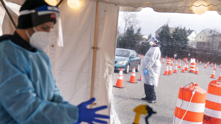 Ουκρανία: Ξεπέρασαν τα 900.000 τα κρούσματα στη χώρα