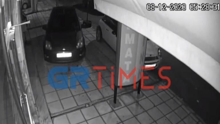 Βίντεο-ντοκουμέντο από διάρρηξη κοσμηματοπωλείου στη Θεσσαλονίκη Βίντεο-ντοκουμέντο από διάρρηξη κοσμηματοπωλείου στη Θεσσαλονίκη