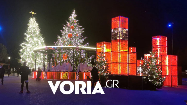 Στα γιορτινά «ντύθηκε» η Θεσσαλονίκη εν μέσω πανδημίας – Στολίστηκε η πλατεία Αριστοτέλους