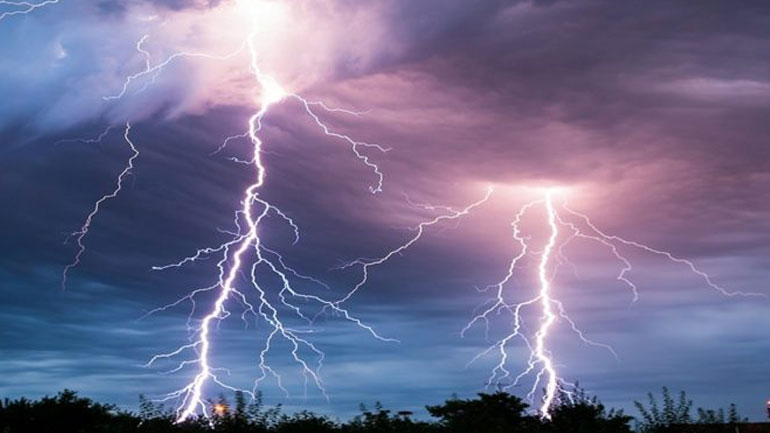 Ανεμοστρόβιλος και έντονα καιρικά φαινόμενα πλήττουν την Κύπρο