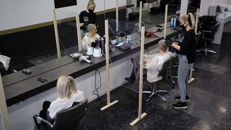 Θεσσαλονίκη: «Δεν υπάρχει διαθέσιμο ραντεβού στα κομμωτήρια μέχρι τα Χριστούγεννα»