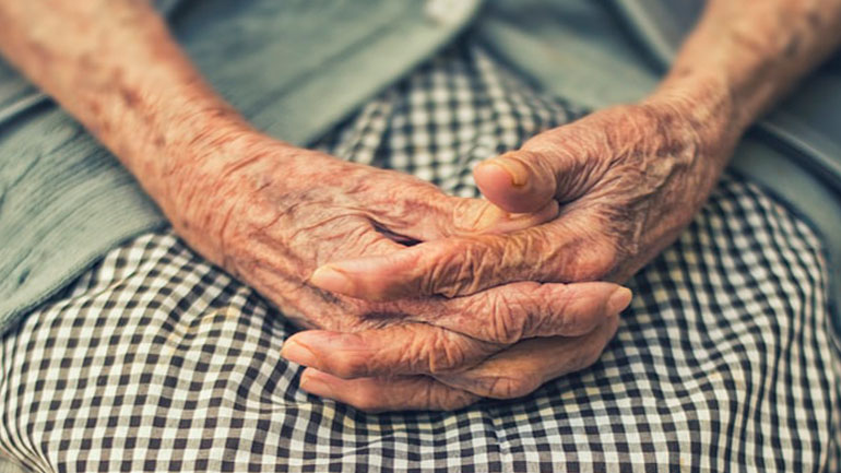 Γαλλία: Ηλικιωμένη 105 ετών νίκησε τον κορωνοϊό