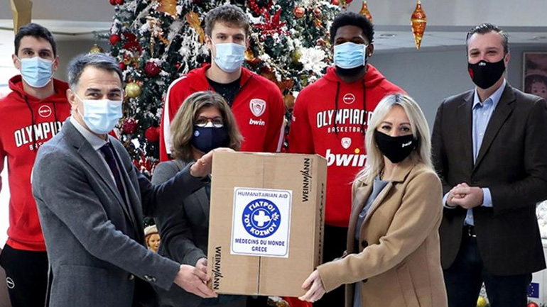 Παρέδωσε τον φορητό αναπνευστήρα στο νοσοκομείο «Αττικόν» η ΚΑΕ Ολυμπιακός