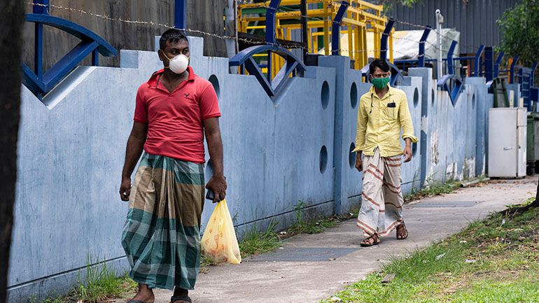 Σιγκαπούρη: Σχεδόν οι μισοί μετανάστες εργάτες που ζουν σε κοιτώνες έχουν μολυνθεί από τον κορωνοϊό