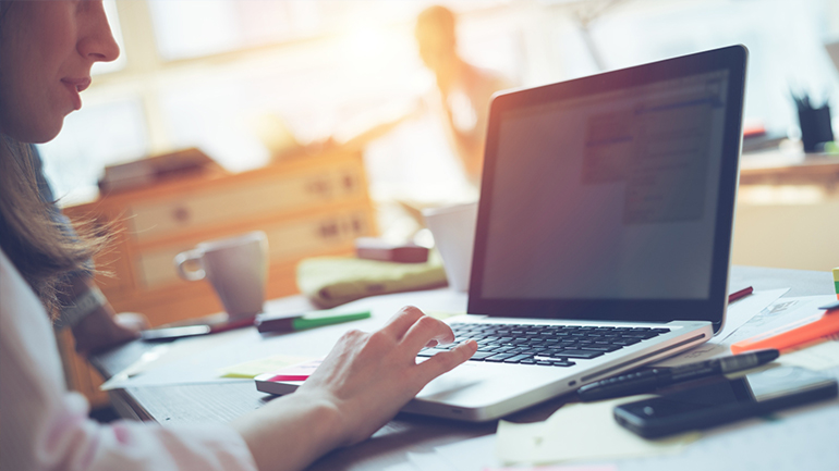 Τεχνολογικός εξοπλισμός ύψους 112 εκατ. ευρώ σε 560.000 νέους μέσω voucher