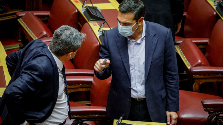 Καρέ-καρέ ο έντονος διάλογος Τσίπρα – Λοβέρδου για τη φράση «Σκέφτηκα να τον δείρω στη Βουλή»