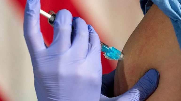 Κούρσα ενάντια στον χρόνο ο εμβολιασμός των Αμερικανών κατά του Covid-19