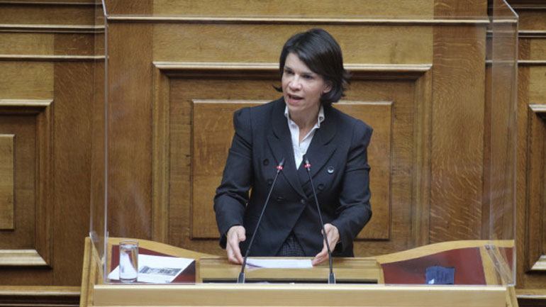 Χαμός στη Βουλή: Βουλευτής του ΣΥΡΙΖΑ αποκάλεσε τον πρωθυπουργό επιδειξία