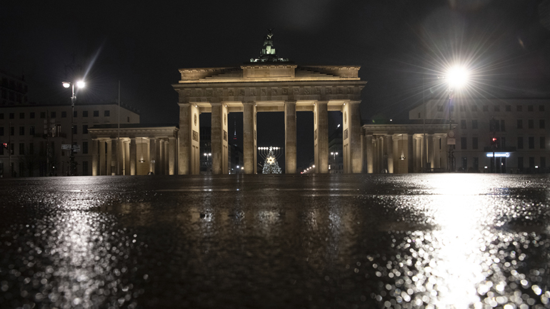 Σε αυστηρό lockdown από σήμερα η Γερμανία