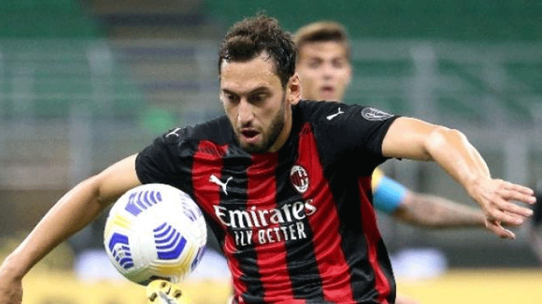 Μίλαν: Δεν πωλείται ο Τσαλχάνογλου