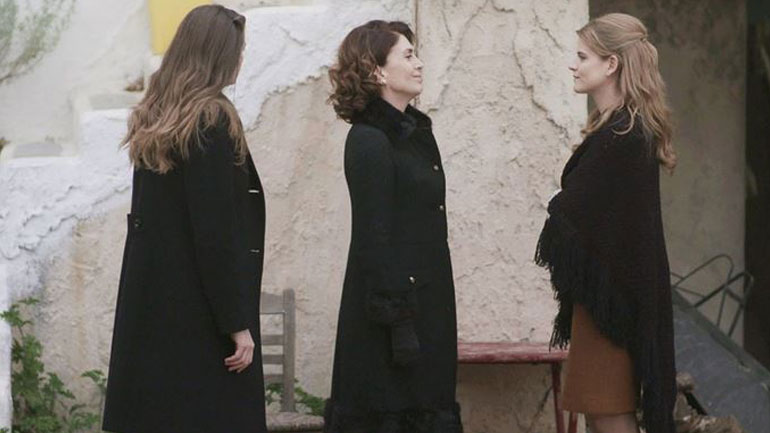 Άγριες Μέλισσες: Η Μυρσίνη πηγαίνει να βρει τη Δρόσω