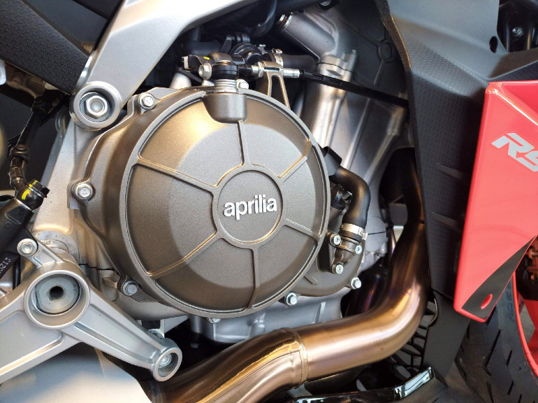 Κινητήρας δικύλινδρος με απόδοση 100 ίππων είναι ότι πρέπει για οδηγική απόλαυση παντού