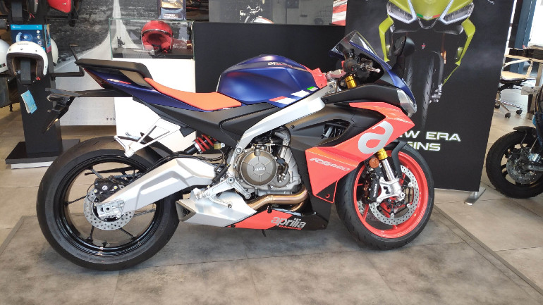 Πήγαμε για Guzzi και βγήκαμε με RS660