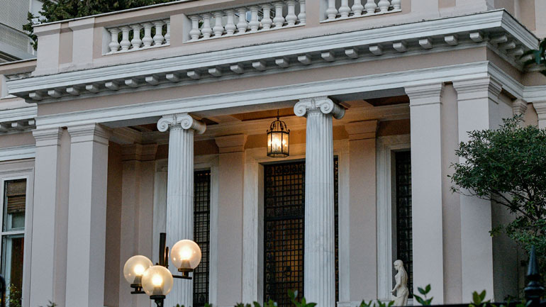 Προσαγωγή στο αστυνομικό τμήμα του προεδρείου των εργαζομένων στην εστίαση