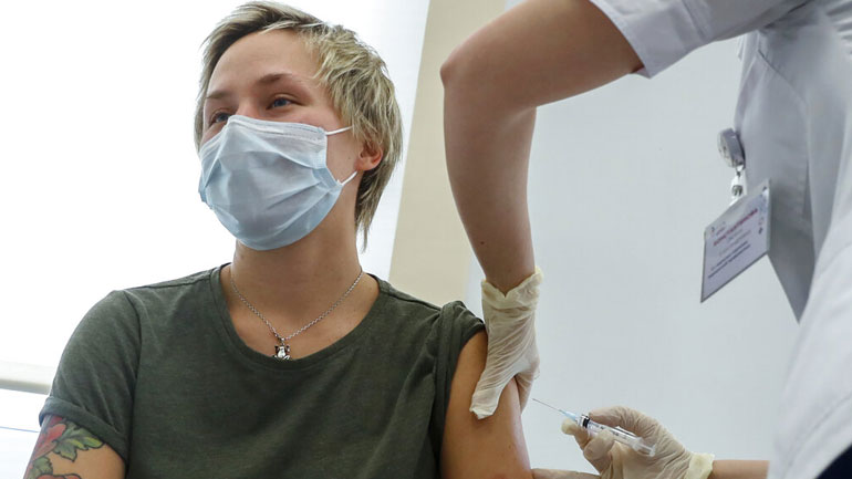 Ρωσία: «Περισσότερα από 200.000 άτομα έχουν εμβολιαστεί»