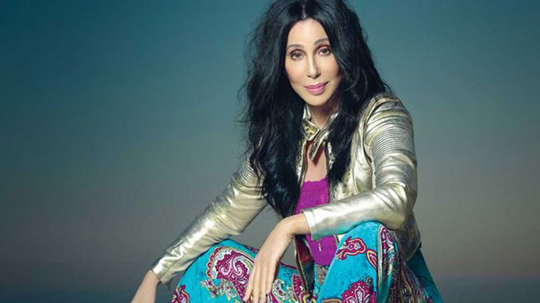 H Cher για τις πλαστικές επεμβάσεις: «Ορίστε; Τα κορίτσια σήμερα κάνουν πλαστικές στα 18»