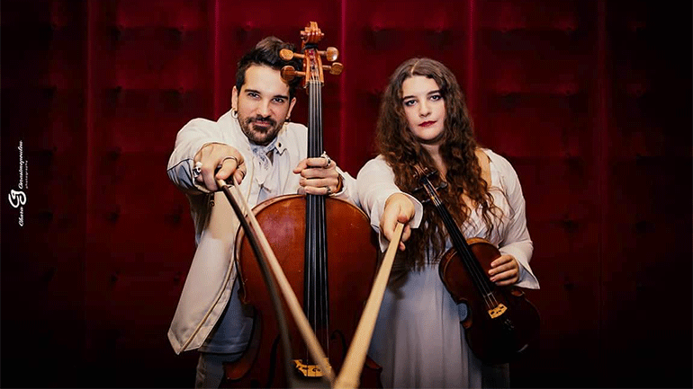 Χριστούγεννα με τους Όρνιθες  και τον Καραγκιόζη, από τους String Demons