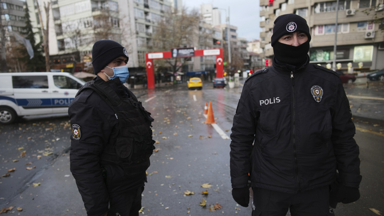 Σχεδόν 30.000 νέα κρούσματα και 240 νεκροί μέσα σε ένα 24ωρο στην Τουρκία