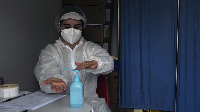 Ρεκόρ 8.881 ημερήσιων κρουσμάτων Covid-19 στη Σουηδία