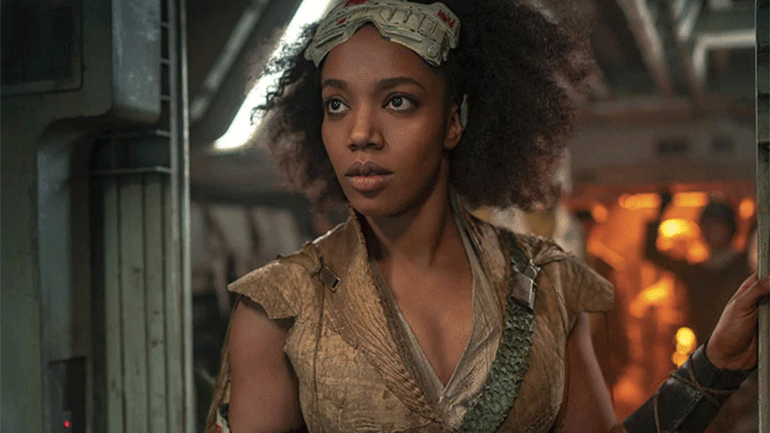 Η Ναϊόμι Άκι θα υποδυθεί τη Γουίτνεϊ Χιούστον