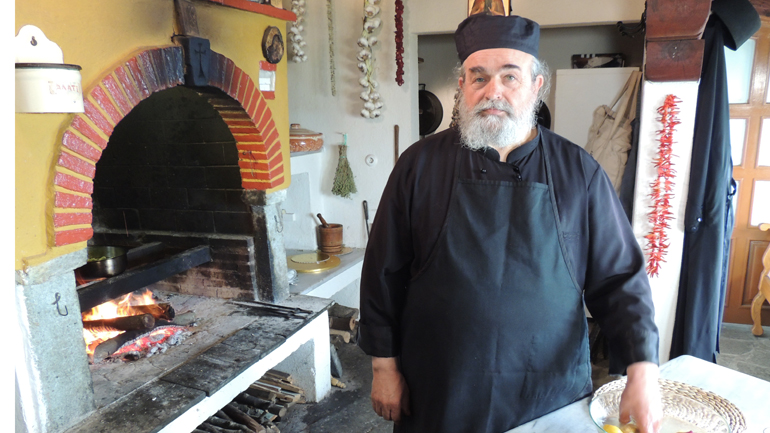 «Όψον και ψαλμός» – Οι αγιορείτικες συνταγές του γέροντα Επιφάνιου στο ERTFLIX