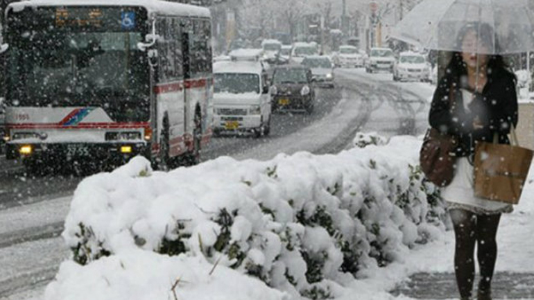 Σοβαρά προβλήματα και αποκλεισμός περιοχών στην Ιαπωνία λόγω του χιονιά