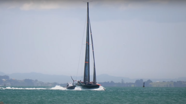 Πραγματικά, πολύ εντυπωσιακό ιστιοπλοϊκό!