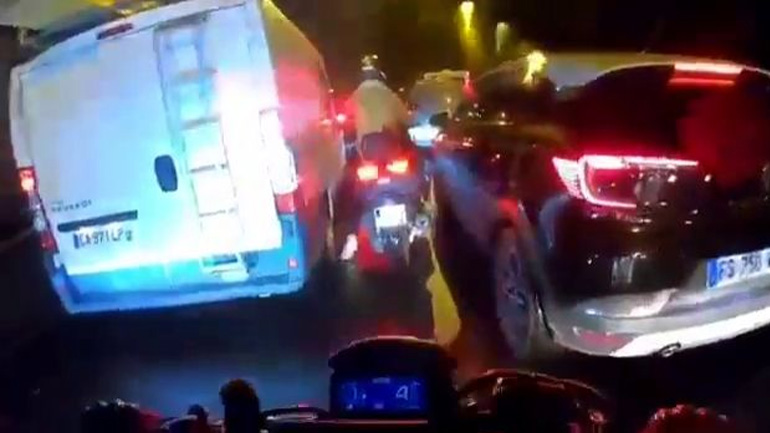 Μοτοσικλετιστής vs ποδηλάτης