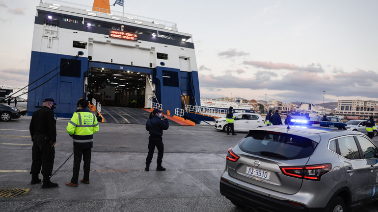 Αυστηροί έλεγχοι από το Σάββατο στα λιμάνια για covid
