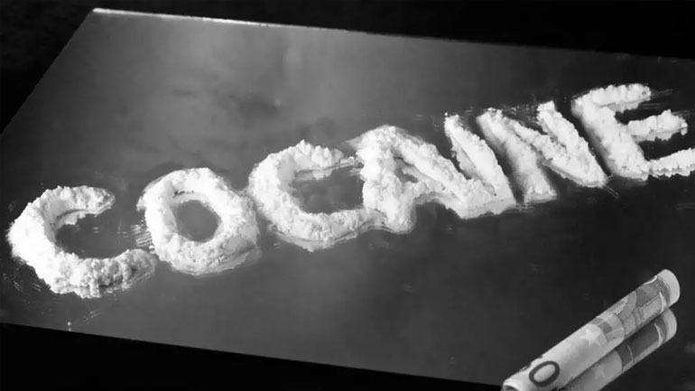 Η σύζυγος του τραγουδιστή, ο «άνθρωπος της τηλεόρασης» και το delivery κόκας