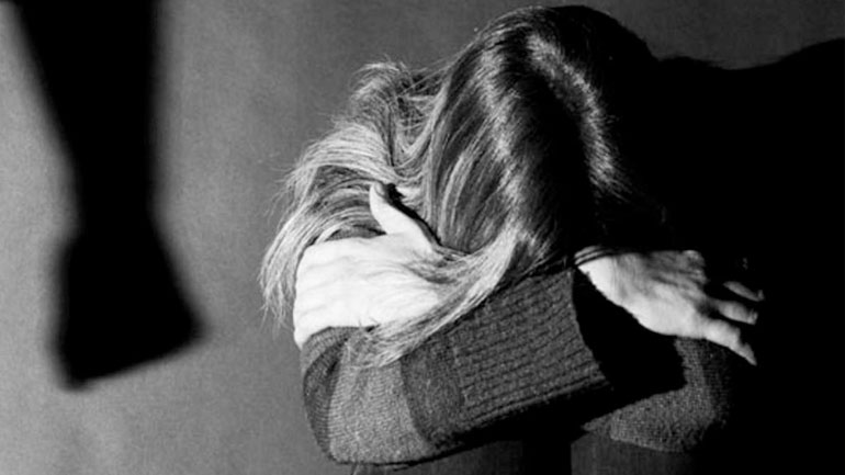 Σοκ στη Ρόδο: Κοπέλα 31 ετών ζούσε κλεισμένη σε μία τρώγλη επί 10 χρόνια Σοκ στη Ρόδο: Κοπέλα 31 ετών ζούσε κλεισμένη σε μία τρώγλη επί 10 χρόνια