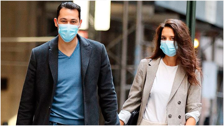 H Katie Holmes ανήρτησε την πρώτη φωτογραφία με τον σύντροφό της στο Instagram