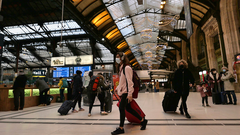 Γαλλία: H επιδημία υποχωρεί με αργούς ρυθμούς –  Ανησυχία για αναζωπύρωση