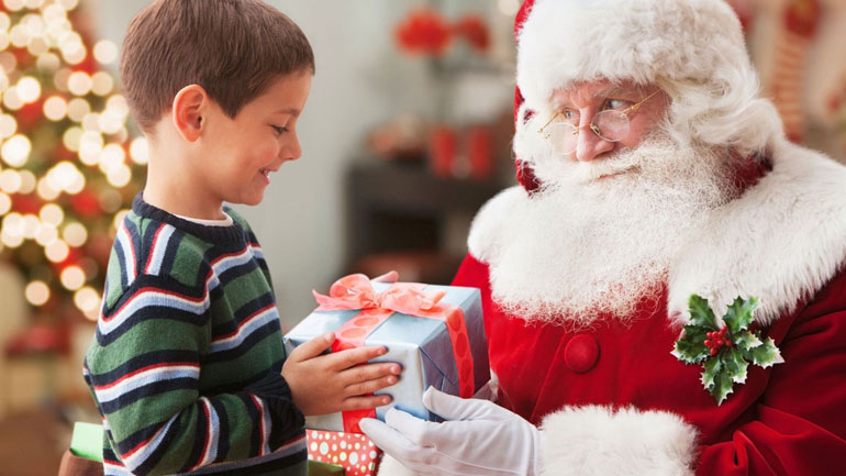 Πότε πρέπει να πούμε την αλήθεια στο παιδί για τον Άγιο Βασίλη;