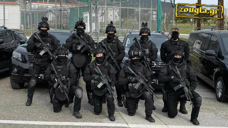 Τα κατάμαυρα ειδικά διαμορφωμένα Nissan Navara για τους κομάντος της ΕΛ.ΑΣ.