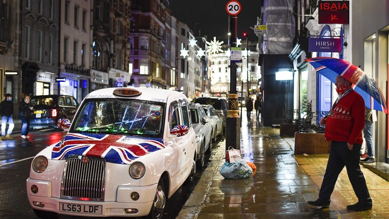 Στους 326 οι νέοι θάνατοι από covid στη Βρετανία – 35.928 κρούσματα